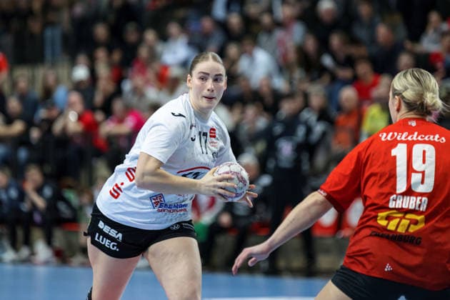 Charlotte Kähr Zwickau, 17 , Lea Gruber Halle, 19 , SV Union Halle Neustadt vs BSV Sachsen Zwickau, Alsco Handball Bundesliga Frauen, Saison 2025 26, 18 Spieltag, 25 02 2026 Halle SWH Arena Sachsen Anhalt Germany