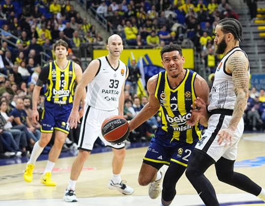 Fenerbahce Beko v Partizan - EuroLeague ISTANBUL, TURKIYE - FEBRUARY 25: Wade Baldwin (2) of Fenerbahce Beko in action against Duane Washing (4) of Partizan during EuroLeague week 29 basketball match between Fenerbahce Beko and Partizan at Ulker Sports and Event Hall in Istanbul, Turkiye on February 25, 2026. Esra Bilgin Anadolu Istanbul Turkey. Editorial use only. Please get in touch for any other usage.  Copyright: x2026xAnadoluxEsraxBilginx