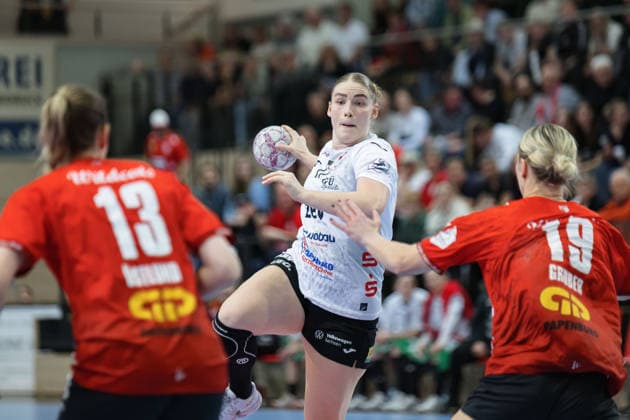 Madeleine Östlund Halle, 13 , Charlotte Kähr Zwickau, 17 , Lea Gruber Halle, 19 , SV Union Halle Neustadt vs BSV Sachsen Zwickau, Alsco Handball Bundesliga Frauen, Saison 2025 26, 18 Spieltag, 25 02 2026 Halle SWH Arena Sachsen Anhalt Germany
