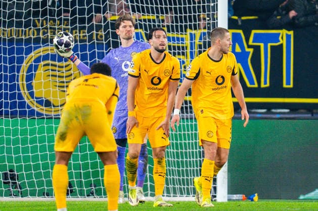 25 02 2026, Atalanta Bergamo vs Borussia Dortmund, UEFA Champions League, Playoffs second leg Goal for 2 0 by Davide Zappacosta Atalanta Bergamo Waldemar Anton Borussia Dortmund, 3 Ramy Bensebaini Borussia Dortmund, 5 Gregor Kobel Borussia Dortmund, 1 Jobe Bellingham Borussia Dortmund, 7 Regulations prohibit any use of photographs as image sequences and or quasi video Copyright: xBahhoxKarax