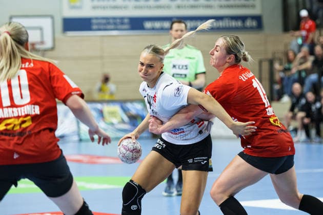 Viktoria Marksteiner Halle, 10 , Julia Niewiadomska Zwickau, 44 , Lea Gruber Halle, 19 , SV Union Halle Neustadt vs BSV Sachsen Zwickau, Alsco Handball Bundesliga Frauen, Saison 2025 26, 18 Spieltag, 25 02 2026 Halle SWH Arena Sachsen Anhalt Germany