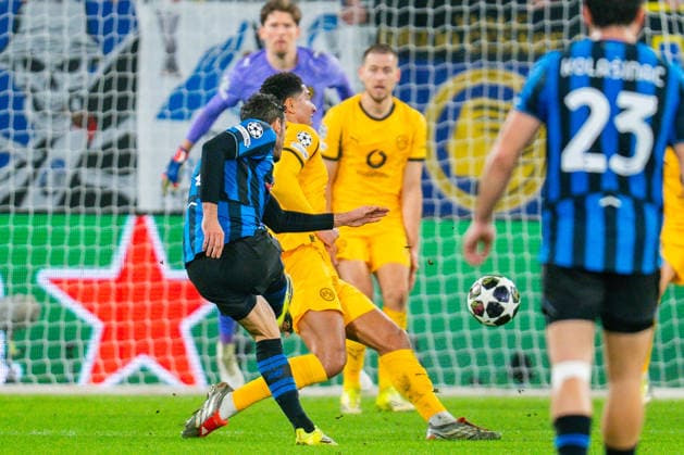 25 02 2026, Atalanta Bergamo vs Borussia Dortmund, UEFA Champions League, Playoffs second leg Goal for 2 0 by Davide Zappacosta Atalanta Bergamo Jobe Bellingham Borussia Dortmund, 7 Regulations prohibit any use of photographs as image sequences and or quasi video Copyright: xBahhoxKarax