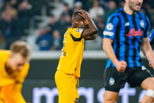 25 02 2026, Atalanta Bergamo vs Borussia Dortmund, UEFA Champions League, Playoffs second leg Serhou Guirassy Borussia Dortmund, 9 dissatisfied unhappy disappointed about a missed goal chance Regulations prohibit any use of photographs as image sequences and or quasi video Copyright: xBahhoxKarax