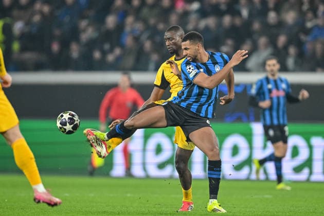 Serhou Guirassy Borussia Dortmund and Isak Hien Atalanta BC battle for the ball during the UEFA Champions League 2025 26 League Knockout Play off Second Leg match between Atalanta BC and Borussia Dortmund at Stadio di Bergamo on February 25, 2026 in Bergamo, Italy Photo by Harry Langer DeFodi Images