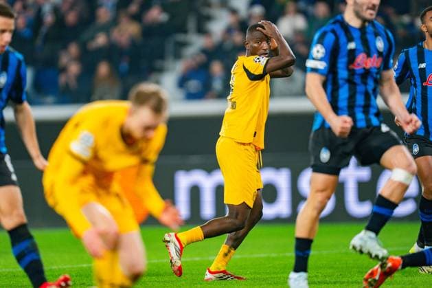 25 02 2026, Atalanta Bergamo vs Borussia Dortmund, UEFA Champions League, Playoffs second leg Serhou Guirassy Borussia Dortmund, 9 dissatisfied unhappy disappointed about a missed goal chance Regulations prohibit any use of photographs as image sequences and or quasi video Copyright: xBahhoxKarax