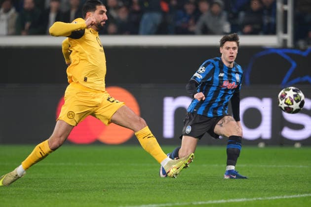 Atalanta BC v Borussia Dortmund - UEFA Champions League 2025 26 League Knockout Play-off Second Leg Nicola Zalewski of Atalanta BC 1907 plays during the UEFA Champions League 2025 2026, Playoff Phase MD2 football match between Atalanta BC and Borussia Dortmund at New Balance Arena in Bergamo, Italy, on February 25, 2026. Bergamo Italy Italy  Copyright: xRobertoxTommasinix originalFilename:tommasini-atalanta260225_npu6F.jpg