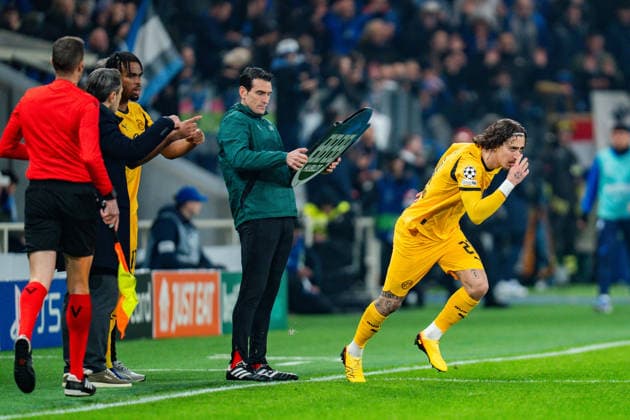 25 02 2026, Atalanta Bergamo vs Borussia Dortmund, UEFA Champions League, Playoffs second leg Substitution Carney Chukwuemeka Borussia Dortmund, 17 Fabio Silva Borussia Dortmund, 21 Regulations prohibit any use of photographs as image sequences and or quasi video Copyright: xBahhoxKarax