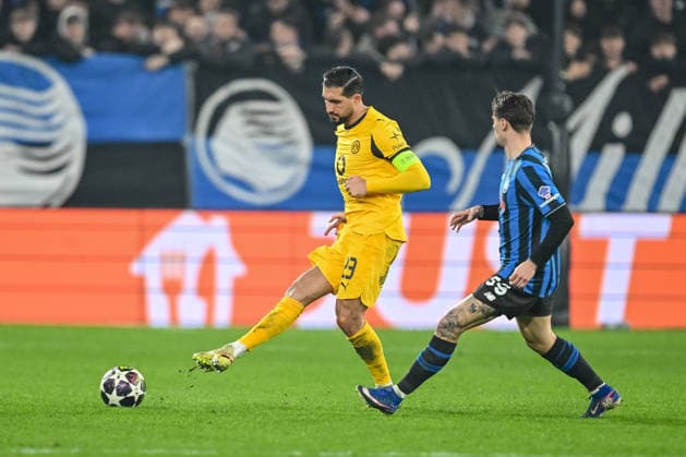 Emre Can Borussia Dortmund and Nicola Zalewski Atalanta BC battle for the ball during the UEFA Champions League 2025 26 League Knockout Play off Second Leg match between Atalanta BC and Borussia Dortmund at Stadio di Bergamo on February 25, 2026 in Bergamo, Italy Photo by Harry Langer DeFodi Images