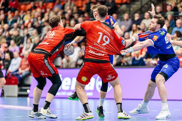 f l Sven Wesseling TuS N Luebbecke, 24 , Elias Huber HBW Balingen Weilstetten, 07 , Yannick Draeger TuS N Luebbecke, 19 , Stefan Bauer HBW Balingen Weilstetten, 99 GER, TuS N Luebbecke vs HBW Balingen Weilstetten, Handball, 2 Bundesliga, 21 Matchday, Season 2025 2026, 25 02 2026 GER, TuS N Luebbecke vs HBW Balingen Weilstetten, Handball, 2 Bundesliga, 21 Matchday, Season 2025 2026, 25 02 2026 Luebbecke Copyright: xEibner-Pressefoto JanxRollingerx EP_JSK