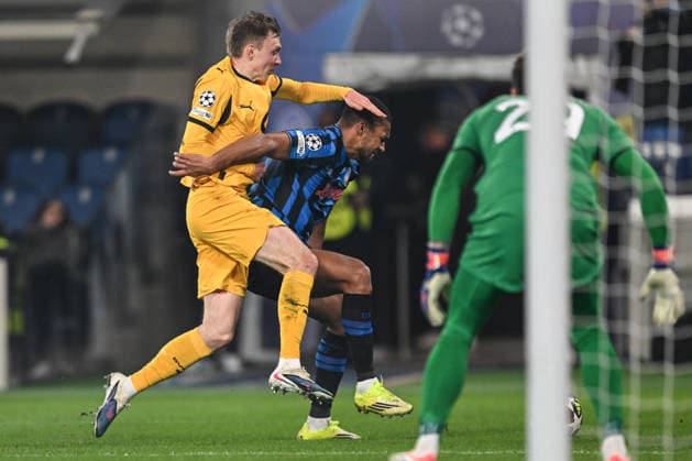 Atalanta BC v Borussia Dortmund - UEFA Champions League 2025 26 League Knockout Play-off Second Leg Isak Hien of Atalanta BC is in action during the UEFA Champions League 2025 2026 Knockout Play-off Second Leg between Atalanta BC and Borussia Dortmund in Bergamo, Italy, on February 25, 2026, at Gewiss Stadium Bergamo Italy  Copyright: xTizianoxBallabiox originalFilename:ballabio-atalanta260225_npeqX.jpg