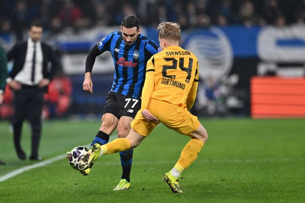Atalanta BC v Borussia Dortmund - UEFA Champions League 2025 26 League Knockout Play-off Second Leg Davide Zappacosta of Atalanta B.C. and Daniel Svensson of Borussia Dortmund are in action during the UEFA Champions League 2025 26 League Knockout Play-off Second Leg match between Atalanta B.C. and Borussia Dortmund at the Bergamo Stadium in Bergamo, Italy, on February 25, 2026. Bergamo Italy Italy  Copyright: xDomenicoxCippitellix originalFilename:cippitelli-atalanta260225_np3d6.jpg