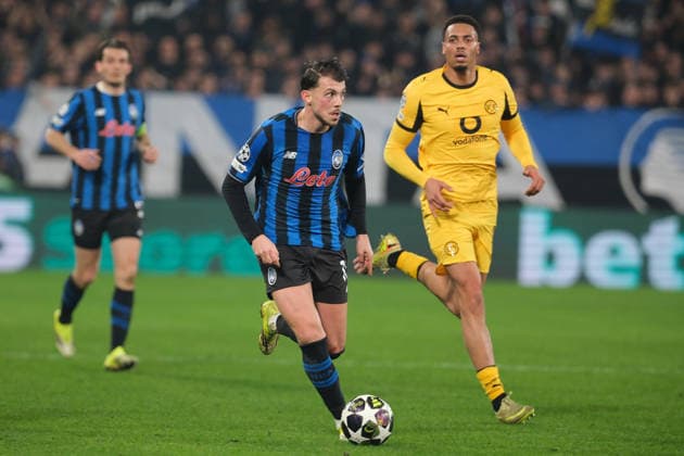 Atalanta BC v Borussia Dortmund - UEFA Champions League 2025 26 League Knockout Play-off Second Leg Lazar Samardzic of Atalanta BC 1907 carries the ball during the UEFA Champions League 2025 2026, Playoff Phase MD2 football match between Atalanta BC and Borussia Dortmund at New Balance Arena in Bergamo, Italy, on February 25, 2026. Bergamo Italy Italy  Copyright: xRobertoxTommasinix originalFilename:tommasini-atalanta260225_npJzu.jpg