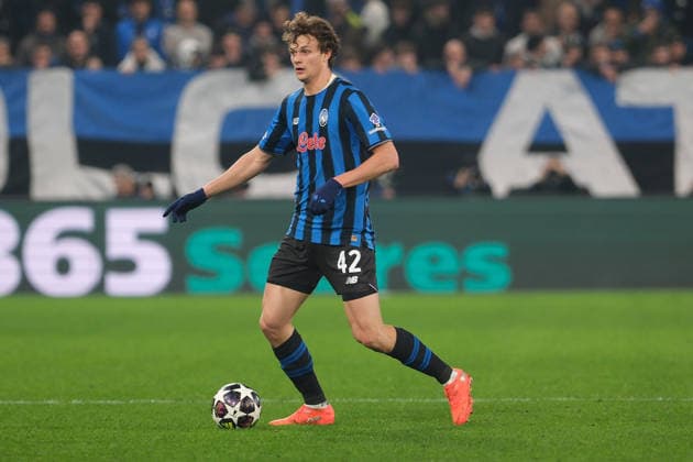 Atalanta BC v Borussia Dortmund - UEFA Champions League 2025 26 League Knockout Play-off Second Leg Giorgio Scalvini of Atalanta BC 1907 carries the ball during the UEFA Champions League 2025 2026, Playoff Phase MD2 football match between Atalanta BC and Borussia Dortmund at New Balance Arena in Bergamo, Italy, on February 25, 2026. Bergamo Italy Italy  Copyright: xRobertoxTommasinix originalFilename:tommasini-atalanta260225_npLC6.jpg