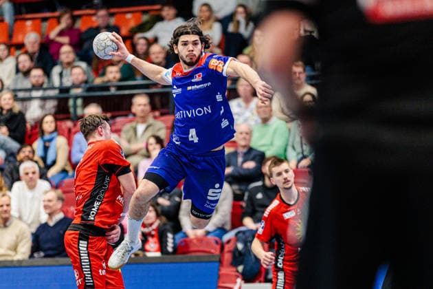 f l Jo Gerrit Genz TuS N Luebbecke, 02 , Tim Ruggiero Matthes HBW Balingen Weilstetten, 04 GER, TuS N Luebbecke vs HBW Balingen Weilstetten, Handball, 2 Bundesliga, 21 Matchday, Season 2025 2026, 25 02 2026 GER, TuS N Luebbecke vs HBW Balingen Weilstetten, Handball, 2 Bundesliga, 21 Matchday, Season 2025 2026, 25 02 2026 Luebbecke Copyright: xEibner-Pressefoto JanxRollingerx EP_JSK