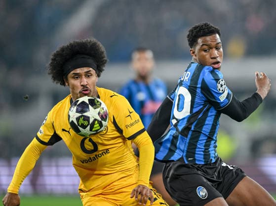 Karim Adeyemi Borussia Dortmund and Honest Ahanor Atalanta BC battle for the ball during the UEFA Champions League 2025 26 League Knockout Play off Second Leg match between Atalanta BC and Borussia Dortmund at Stadio di Bergamo on February 25, 2026 in Bergamo, Italy Photo by Harry Langer DeFodi Images