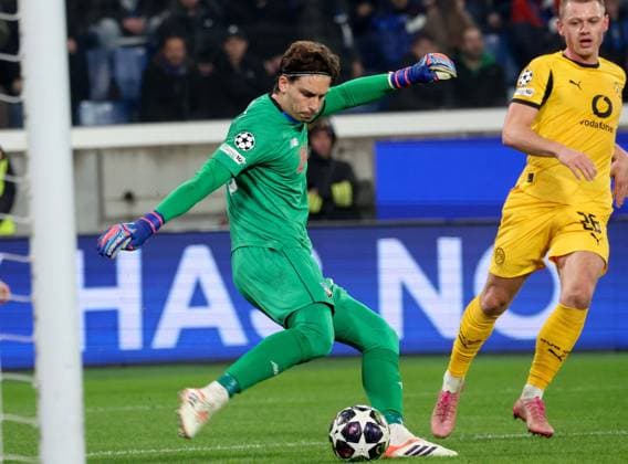 Foto IPP Roberto Bregani Bergamo 25-02-2026 Calcio UEFA Champions League 2025 2026, Atalanta vs Borussia Dortmund Nella foto Marco Carnesecchi dell Atalanta. Italy Photo Press World Copyright. italy ITALY  Copyright: xR4924_italyphotopressx