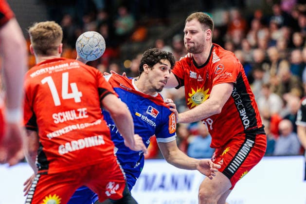 v l Alexander Schulze TuS N Luebbecke, 14 , Yonatan Dayan HBW Balingen Weilstetten, 34 , Yannick Draeger TuS N Luebbecke, 19 GER, TuS N Luebbecke vs HBW Balingen Weilstetten, Handball, 2 Bundesliga, 21 Matchday, Season 2025 2026, 25 02 2026 GER, TuS N Luebbecke vs HBW Balingen Weilstetten, Handball, 2 Bundesliga, 21 Matchday, Season 2025 2026, 25 02 2026 Luebbecke Copyright: xEibner-Pressefoto JanxRollingerx EP_JSK