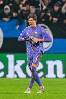 25 02 2026, Atalanta Bergamo vs Borussia Dortmund, UEFA Champions League, Playoffs second leg Gregor Kobel Borussia Dortmund, 1 Regulations prohibit any use of photographs as image sequences and or quasi video Copyright: xBahhoxKarax