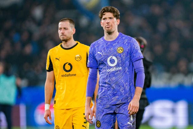 25 02 2026, Atalanta Bergamo vs Borussia Dortmund, UEFA Champions League, Playoffs second leg Gregor Kobel Borussia Dortmund, 1 Waldemar Anton Borussia Dortmund, 3 egulations prohibit any use of photographs as image sequences and or quasi video Copyright: xBahhoxKarax