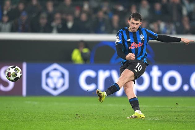 Atalanta s Lazar Samardzic scores goal 4-1 during the Uefa Champions League soccer match between Atalanta and Borussia Dortmund at the New Balance Stadium in Bergamo , north Italy - Wednesday , February 25 , 2026. - Soccer .  Copyright: xSpada LaPressex