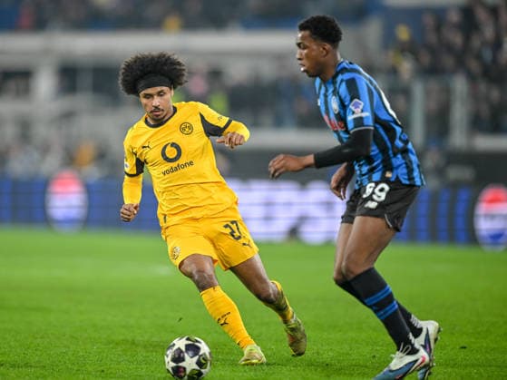 Karim Adeyemi Borussia Dortmund and Honest Ahanor Atalanta BC battle for the ball during the UEFA Champions League 2025 26 League Knockout Play off Second Leg match between Atalanta BC and Borussia Dortmund at Stadio di Bergamo on February 25, 2026 in Bergamo, Italy Photo by Harry Langer DeFodi Images