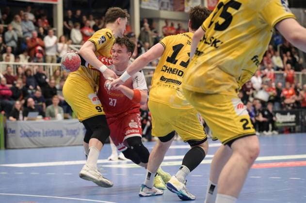 Essen TuSEM Essen HSG Krefeld Niederrhein FOR EDITORIAL PURPOSES ONLY EDITORIAL USE ONLY p Max Neuhaus 37, TuSEM Essen in the match TuSEM Essen red against HSG Krefeld Niederrhein yellow on Wednesday, February 25, 2026, at the Sporthalle an Hallo in Essen Krefeld Copyright UwexErnst Copyright: UwexErnst doc84qeptzgr0yl7c83u52 ,EDITORIAL USE ONLY Copyright: UwexErnst