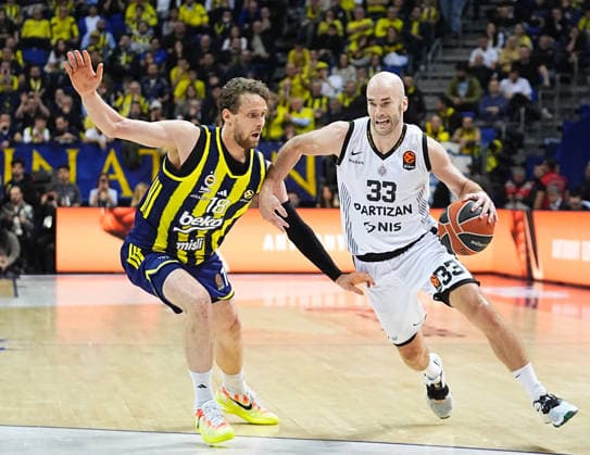 Fenerbahce Beko v Partizan - EuroLeague ISTANBUL, TURKIYE - FEBRUARY 25: Mikael Jantunen (18) of Fenerbahce Beko in action against Nick Calathes (33) of Partizan during EuroLeague week 29 basketball match between Fenerbahce Beko and Partizan at Ulker Sports and Event Hall in Istanbul, Turkiye on February 25, 2026. Esra Bilgin Anadolu Istanbul Turkey. Editorial use only. Please get in touch for any other usage.  Copyright: x2026xAnadoluxEsraxBilginx