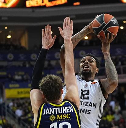 Fenerbahce Beko v Partizan - EuroLeague ISTANBUL, TURKIYE - FEBRUARY 25: Mikael Jantunen (18) of Fenerbahce Beko in action against Sterling Brown (12) of Partizan during EuroLeague week 29 basketball match between Fenerbahce Beko and Partizan at Ulker Sports and Event Hall in Istanbul, Turkiye on February 25, 2026. Esra Bilgin Anadolu Istanbul Turkey. Editorial use only. Please get in touch for any other usage.  Copyright: x2026xAnadoluxEsraxBilginx