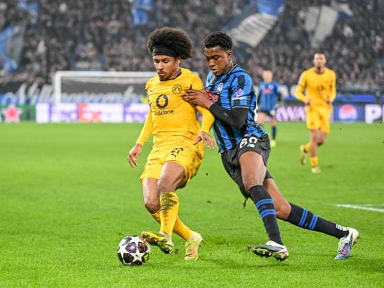 Karim Adeyemi Borussia Dortmund and Honest Ahanor Atalanta BC battle for the ball during the UEFA Champions League 2025 26 League Knockout Play off Second Leg match between Atalanta BC and Borussia Dortmund at Stadio di Bergamo on February 25, 2026 in Bergamo, Italy Photo by Harry Langer DeFodi Images