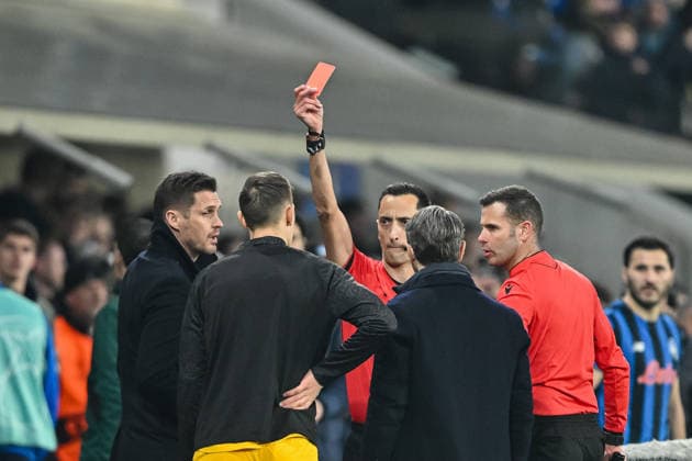 Referee Daniel Schlager and Nico Schlotterbeck Borussia Dortmund Referee Daniel Schlager shows Nico Schlotterbeck the red Card during the UEFA Champions League 2025 26 League Knockout Play off Second Leg match between Atalanta BC and Borussia Dortmund at Stadio di Bergamo on February 25, 2026 in Bergamo, Italy Photo by Harry Langer DeFodi Images
