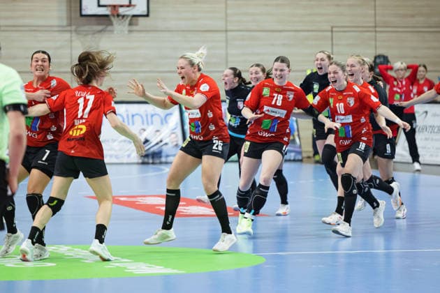 Wildcats cheer after 33 32 home win, SV Union Halle Neustadt vs BSV Sachsen Zwickau, Alsco Handball Bundesliga Frauen, Saison 2025 26, 18 Spieltag, 25 02 2026 Halle SWH Arena Sachsen Anhalt Germany