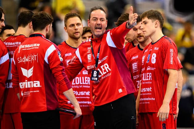 Coburg HBL 25 26 HSC 2000 Coburg SG BBM Bietigheim Coach Iker Romero Bietigheim angry, angry, angry screaming raging Coburg HUK Coburg Arena Germany