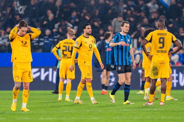 25 02 2026, Atalanta Bergamo vs Borussia Dortmund, UEFA Champions League, Playoffs second leg Fabio Silva Borussia Dortmund, 21 Emre Can Borussia Dortmund, 23 Serhou Guirassy Borussia Dortmund, 9 Daniel Svensson Borussia Dortmund, 24 Regulations prohibit any use of photographs as image sequences and or quasi video Copyright: xBahhoxKarax