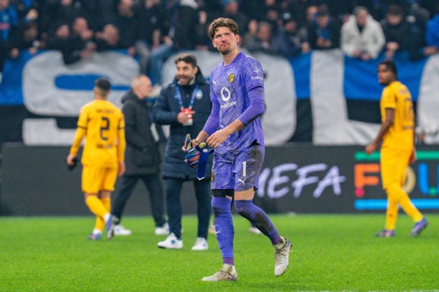 25 02 2026, Atalanta Bergamo vs Borussia Dortmund, UEFA Champions League, Playoffs second leg Gregor Kobel Borussia Dortmund, 1 Regulations prohibit any use of photographs as image sequences and or quasi video Copyright: xBahhoxKarax