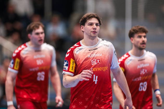 25 02 12 2025, Handball, Season 2025 2026, 2 Handball Bundesliga, 21 Matchday, TuSEM Essen HSG Krefeld Niederrhein, f l Tom Wolf TuSEM Essen , Felix Göttler TuSEM Essen , Tim Mast TuSEM Essen , Essen Am Hallo NRW Germany xRHR PHOTO DEx Copyright: DennisxEwert RHR-FOTOx RHR-FOTO DE