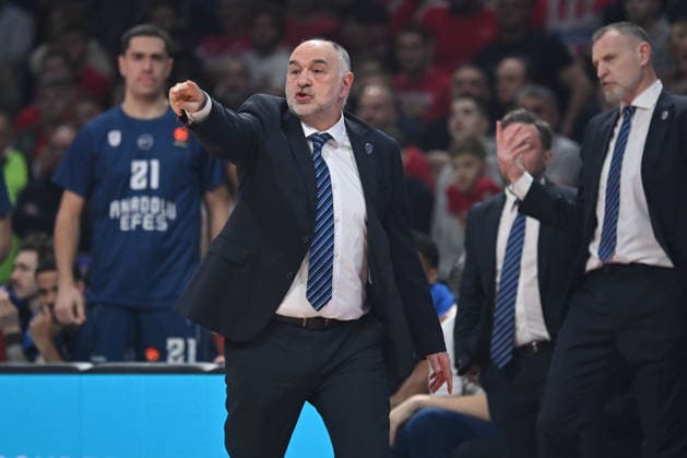 CRVENA ZVEZDA vs ANADOLU EFES ISTANBUL PABLO LASO coach basketball Crvena zvezda vs Anadolu Efes Istanbul, Euroleague match at Beogradska arena, Belgrade 25.02.2026 Foto: BASKETBALL, EUROLEAGUE, CRVENA ZVEZDA, RED STAR, ANADOLU EFES ISTANBUL Belgrade Belgrade arena Serbia Copyright: xMarkoxMetlas xMNxPressx