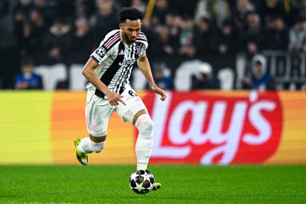 2026-02-25 Juventus FC v Galatasaray - UEFA Champions League 2025 26 League Knockout Play-off Second Leg TURIN, ITALY - FEBRUARY 25: Lloyd Kelly of Juventus FC in action during the UEFA Champions League 2025 26 League Knockout Play-off Second Leg match between Juventus FC and Galatasaray at Allianz Stadium on February 25, 2026 in Turin, Italy. (Photo by Alberto Gandolfo BSR Agency) Turin Italy Content not available for redistribution in The Netherlands directly or indirectly through any third parties. Copyright: xBSRxAgencyx