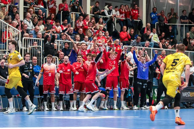 25 02 12 2025, Handball, Season 2025 2026, 2 Handball Bundesliga, 21 Matchday, TuSEM Essen HSG Krefeld Niederrhein, The TuSEM Essen players cheer, Essen Am Hallo NRW Germany xRHR PHOTO DEx Copyright: DennisxEwert RHR-FOTOx RHR-FOTO DE