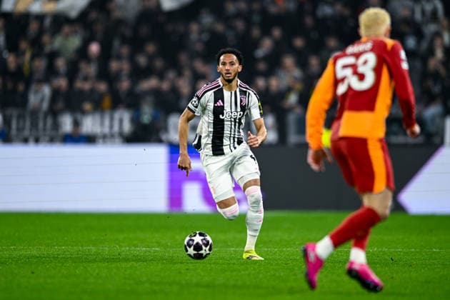 2026-02-25 Juventus FC v Galatasaray - UEFA Champions League 2025 26 League Knockout Play-off Second Leg TURIN, ITALY - FEBRUARY 25: Lloyd Kelly of Juventus FC, Baris Yilmaz of Galatasaray SK during the UEFA Champions League 2025 26 League Knockout Play-off Second Leg match between Juventus FC and Galatasaray at Allianz Stadium on February 25, 2026 in Turin, Italy. (Photo by Alberto Gandolfo BSR Agency) Turin Italy Content not available for redistribution in The Netherlands directly or indirectly through any third parties. Copyright: xBSRxAgencyx