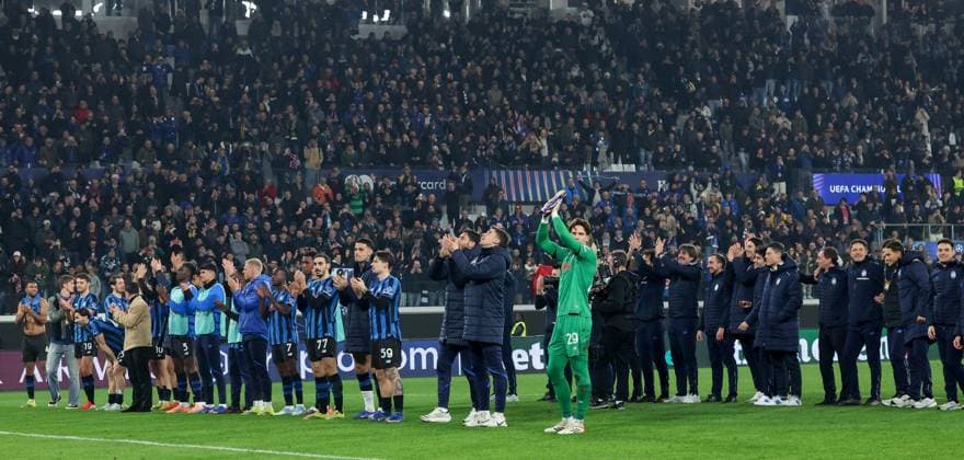 Foto IPP Roberto Bregani Bergamo 25-02-2026 Calcio UEFA Champions League 2025 2026, Atalanta vs Borussia Dortmund Nella foto i giocatori dell Atalanta festeggiano al termina della partita. Italy Photo Press World Copyright. italy ITALY  Copyright: xR4924_italyphotopressx