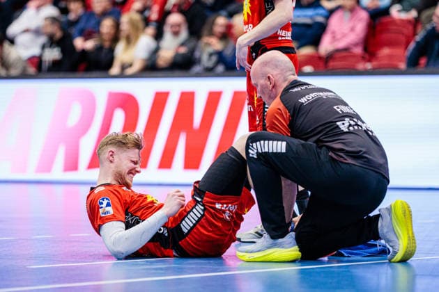 Niko Blaauw TuS N Luebbecke, 23 receives medical treatment GER, TuS N Luebbecke vs HBW Balingen Weilstetten, Handball, 2 Bundesliga, Matchday 21, Season 2025 2026, 25 02 2026 GER, TuS N Luebbecke vs HBW Balingen Weilstetten, Handball, 2 Bundesliga, Matchday 21, Season 2025 2026, 25 02 2026 Luebbecke Copyright: xEibner-Pressefoto JanxRollingerx EP_JSK