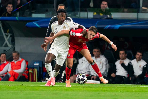 Real Madrid CF s Vinicius Junior (l) and SL Benfica s Antonio Silva during Champions League 2025 2026, KO Play-Offs 2nd leg match. February 25, 2026. (2026022506)