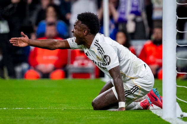 Real Madrid CF v SL Benfica - UEFA Champions League 2025 26 League Knockout Play-off Second Leg Vinicius Junior of Real Madrid protests on the ground during the UEFA Champions League 2025 26 League Knockout Play-off Second Leg match between Real Madrid C.F. and SL Benfica at Estadio Santiago Bernabeu on February 25, 2026 in Madrid, Spain. Madrid Estadio Santiago Bernabeu Madrid Spain Copyright: xAlbertoxGardinx AGardin_20260225_Foot_Champ_Rea_Mad_Ben_0330