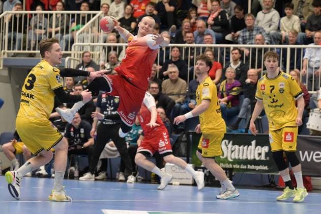 Essen TuSEM Essen HSG Krefeld Niederrhein FOR EDITORIAL PURPOSES ONLY EDITORIAL USE ONLY p Oskar Kostuj 55, TuSEM Essen in the match TuSEM Essen red against HSG Krefeld Niederrhein yellow on Wednesday, February 25, 2026, at the Sporthalle an Hallo in Essen Krefeld Copyright UwexErnst Copyright: UwexErnst doc84qf8aee2ok1l0gi9u52 ,EDITORIAL USE ONLY Copyright: UwexErnst
