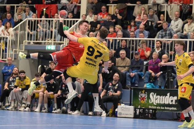 Essen TuSEM Essen HSG Krefeld Niederrhein FOR EDITORIAL PURPOSES ONLY EDITORIAL USE ONLY p Max Neuhaus 37, TuSEM Essen in the match TuSEM Essen red against HSG Krefeld Niederrhein yellow on Wednesday, February 25, 2026, at the Sporthalle an Hallo in Essen Krefeld Copyright UwexErnst Copyright: UwexErnst doc84qf8alx92ab62lju52 ,EDITORIAL USE ONLY Copyright: UwexErnst