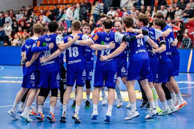 The team of HBW Balingen Weilstetten cheers after 25 27 victory GER, TuS N Luebbecke vs HBW Balingen Weilstetten, Handball, 2 Bundesliga, Matchday 21, Season 2025 2026, 25 02 2026 GER, TuS N Luebbecke vs HBW Balingen Weilstetten, Handball, 2 Bundesliga, Matchday 21, Season 2025 2026, 25 02 2026 Luebbecke Copyright: xEibner-Pressefoto JanxRollingerx EP_JSK