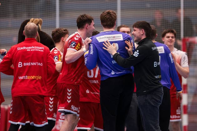 25 02 12 2025, Handball, Season 2025 2026, 2 Handball Bundesliga, 21 Matchday, TuSEM Essen HSG Krefeld Niederrhein, The TuSEM Essen players cheer, Essen Am Hallo NRW Germany xRHR PHOTO DEx Copyright: DennisxEwert RHR-FOTOx RHR-FOTO DE