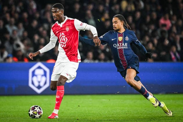 February 25, 2026, Paris, France, France: Aladji BAMBA of Monaco and Bradley BARCOLA of PSG during the UEFA Champions League match between Paris Saint-Germain (PSG) and AS Monaco at Parc des Princes Stadium on February 25, 2026 in Paris, France. Paris France - ZUMAm308 20260225_zsp_m308_005 Copyright: xMatthieuxMirvillex