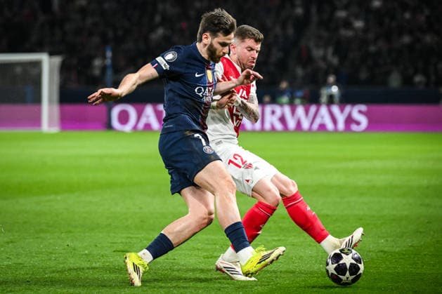 February 25, 2026, Paris, France, France: Khvicha KVARATSKHELIA of PSG and Caio HENRIQUE of Monaco during the UEFA Champions League match between Paris Saint-Germain (PSG) and AS Monaco at Parc des Princes Stadium on February 25, 2026 in Paris, France. Paris France - ZUMAm308 20260225_zsp_m308_006 Copyright: xMatthieuxMirvillex