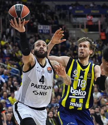 Fenerbahce Beko v Partizan - EuroLeague ISTANBUL, TURKIYE - FEBRUARY 25: Mikael Jantunen (18) of Fenerbahce Beko in action against Duane Washington (4) of Partizan during EuroLeague week 29 basketball match between Fenerbahce Beko and Partizan at Ulker Sports and Event Hall in Istanbul, Turkiye on February 25, 2026. Esra Bilgin Anadolu Istanbul Turkey. Editorial use only. Please get in touch for any other usage.  Copyright: x2026xAnadoluxEsraxBilginx